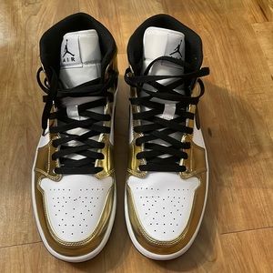 Nike Jordan 1 Metallic Golds